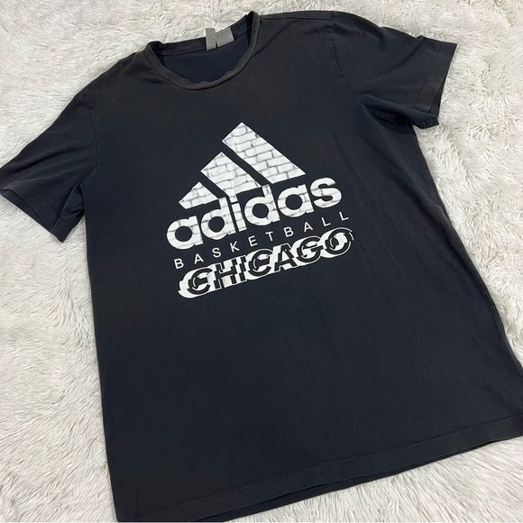 ADIDAS Chicago Basketball TShirt Mens Medium - Picture 1 of 12